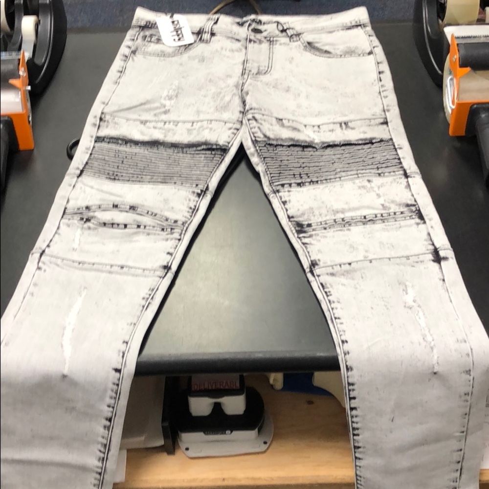 Jeans - Picture 2 of 3